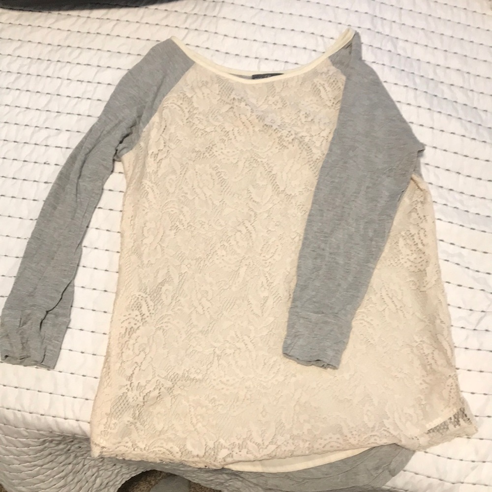 Lace quarter sleeve top